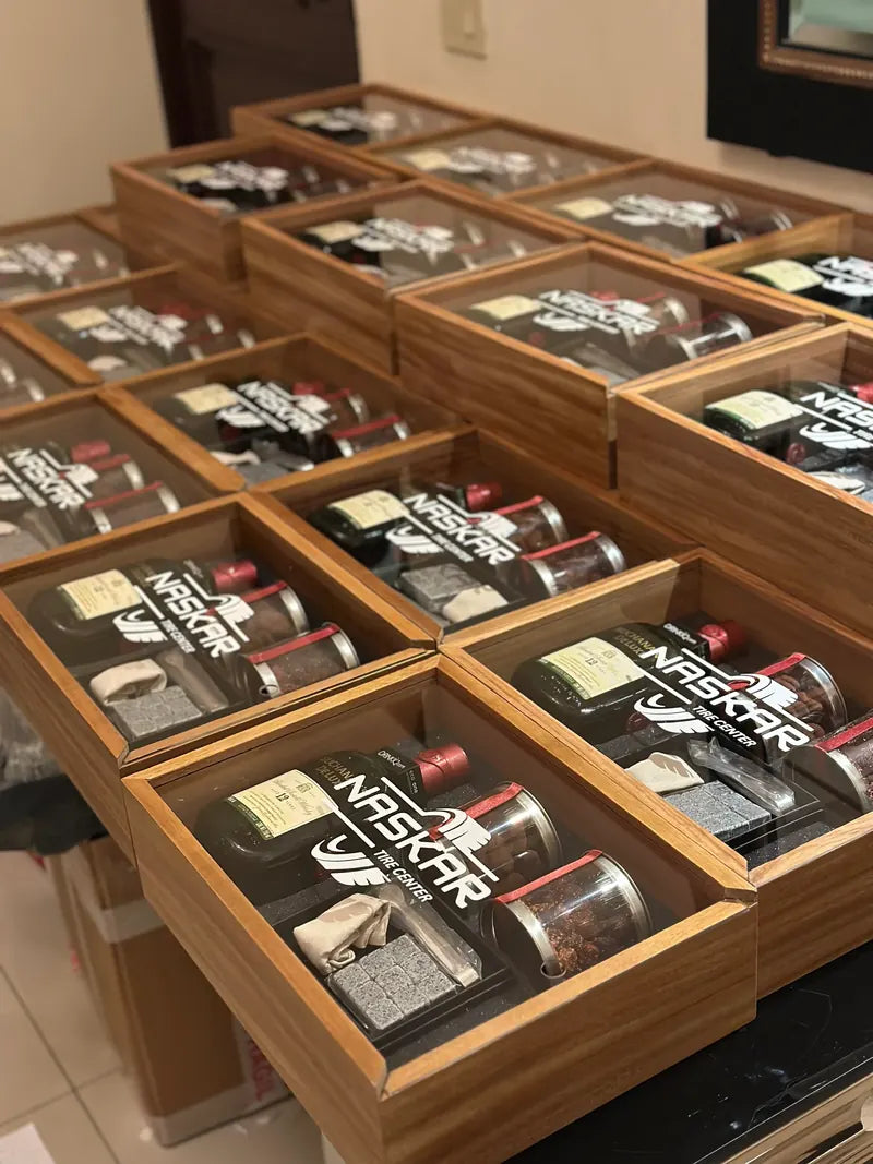 Lote de cajas de madera con tapa de acrílico grabada para Naskar